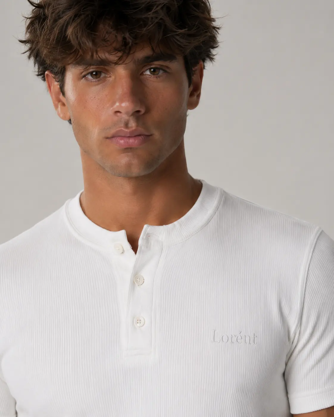 Aurelio white short sleeve henley detail image